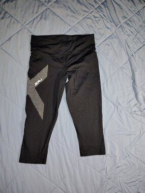 2XU Compression Women’s Mid-Rise Capri Tights Reflective